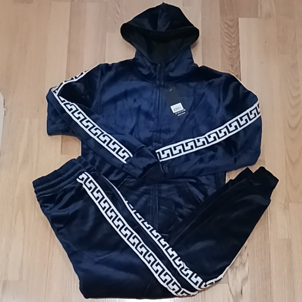 2 Piece Athletic/Lined Fleece Lined Fall/Winter Sweatsuit with Hoodie Size L-Xl
